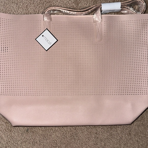 NWT Macy’s Pink Petal Shoulder Bag  Purse Tote Pool Beach Summer Fun - Picture 2 of 5